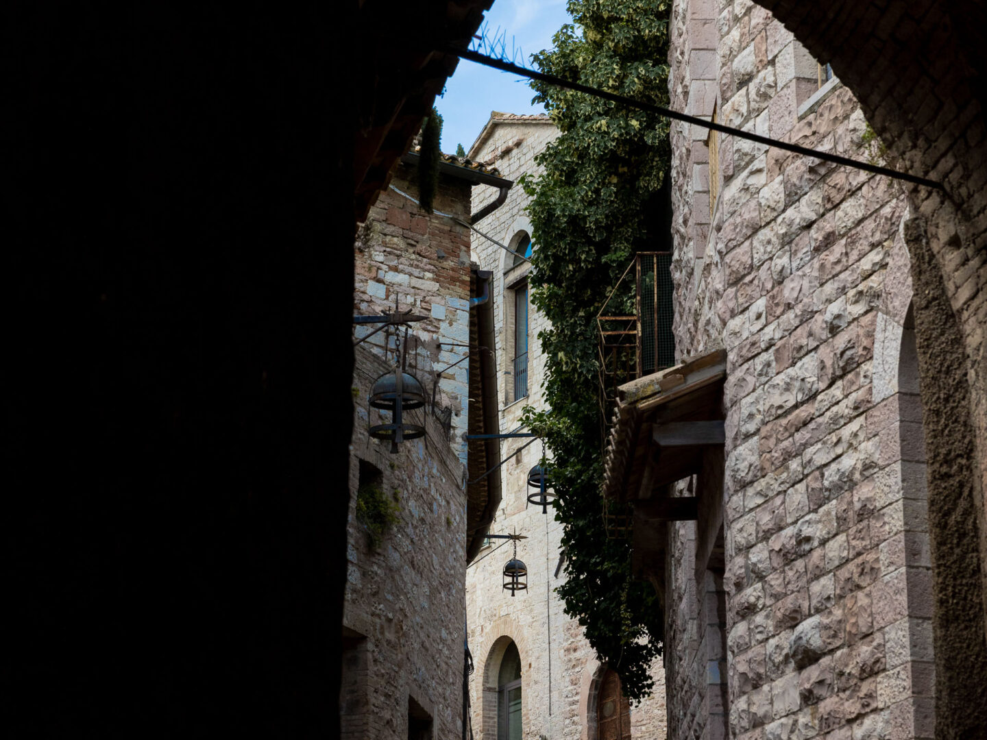 Walking in silence - Palazzo Sbaraglini - Assisi