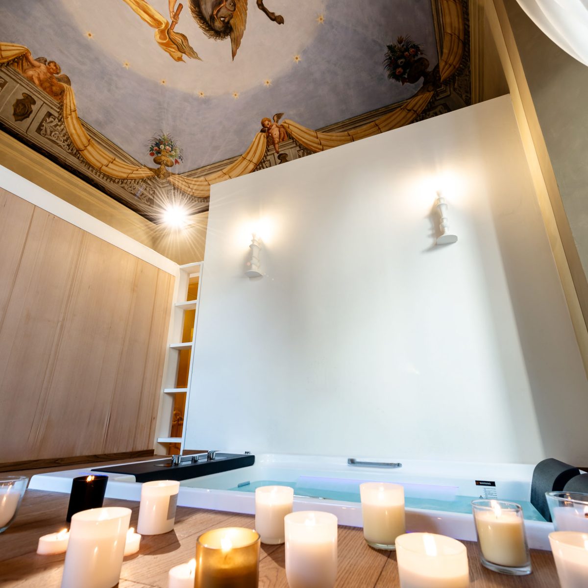 Suite with Hot Tub and Sauna in Room - Palazzo Sbaraglini - Assisi