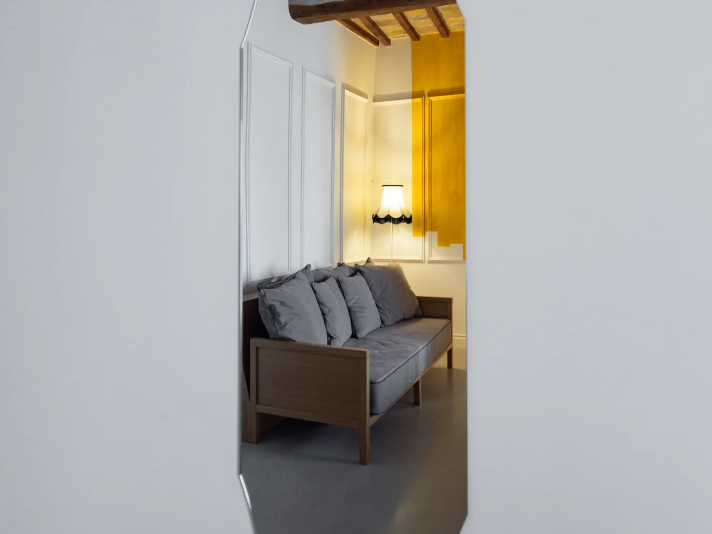 Giuseppe Sbaraglini l’Onorevole - La Junior Suite con Jacuzzi in Camera dedicata a “Giuseppe Sbaraglini l’Onorevole”, è stata pensata appositamente per due ospiti. Questa junior suite di 32,5 m² offre un equilibrio perfetto tra spazio, eleganza e comfort. Il letto king-size garantisce notti di vero riposo, mentre l’area living separata invita a rilassarsi in totale privacy. Dotazioni principali: Vasca [&hellip;]